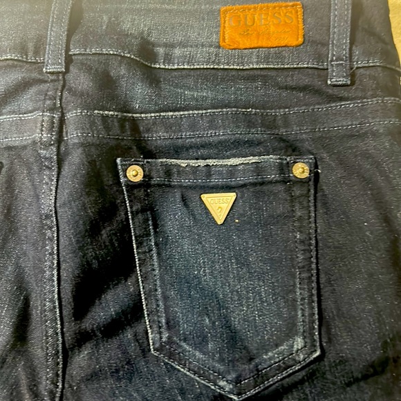 Guess super soft and stretchy capris, Sz 29 - Picture 4 of 5